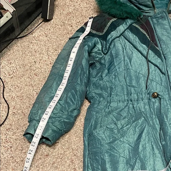 Vintage 80s/90s Teal Hooded velvet accent Coat with faux Fur Trim - Picture 6 of 12